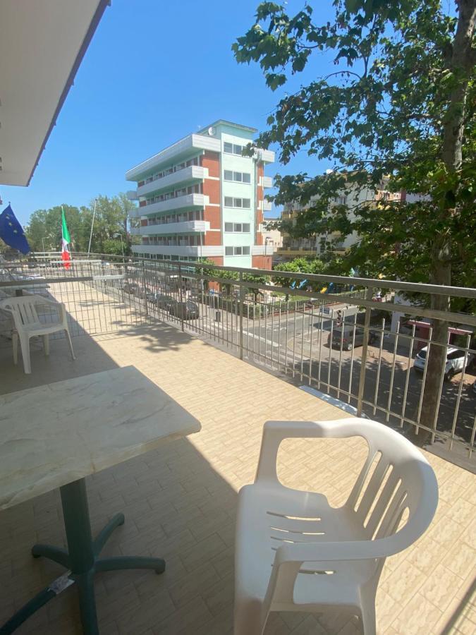 Hotel Nova Dhely Rimini Exterior foto