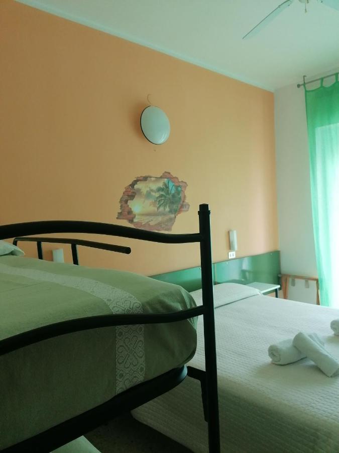 Hotel Nova Dhely Rimini Exterior foto