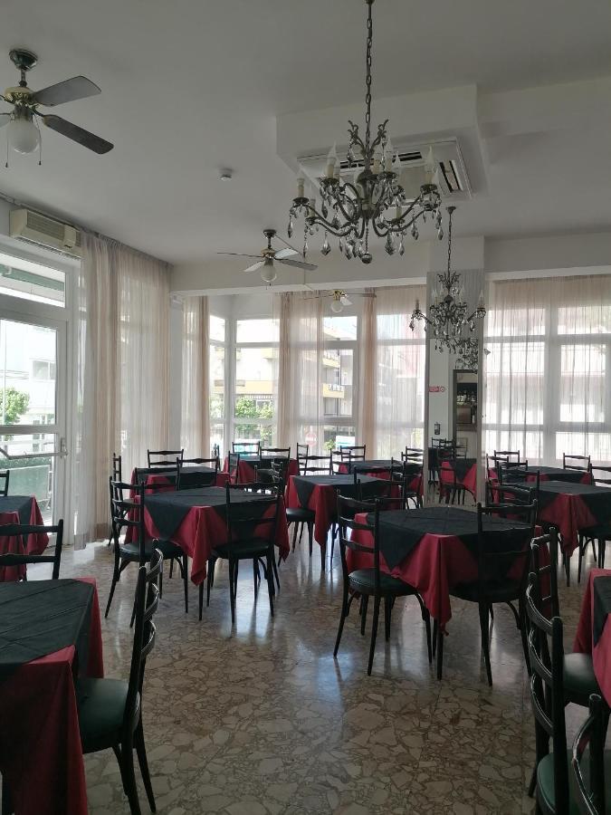 Hotel Nova Dhely Rimini Exterior foto