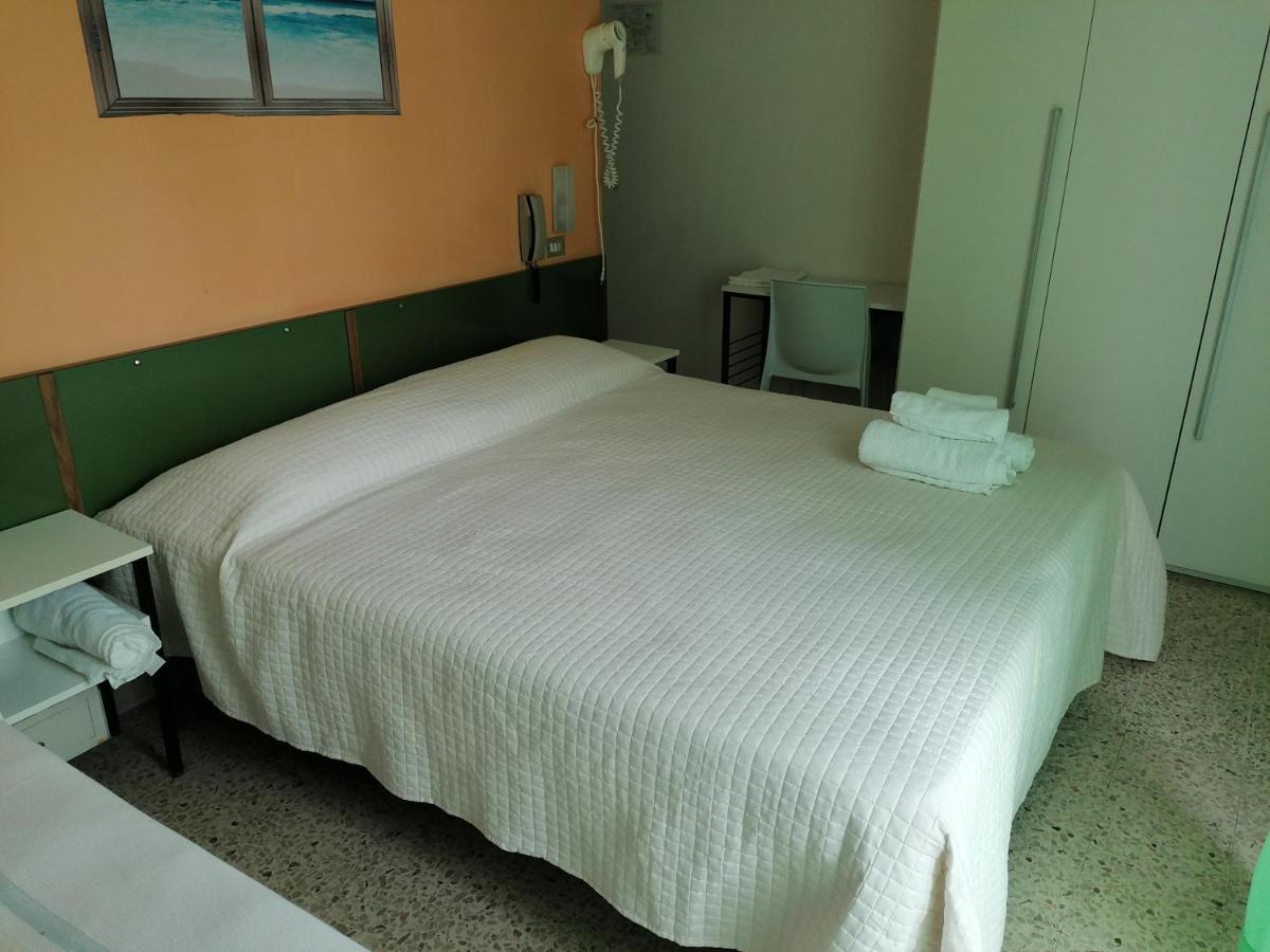 Hotel Nova Dhely Rimini Exterior foto