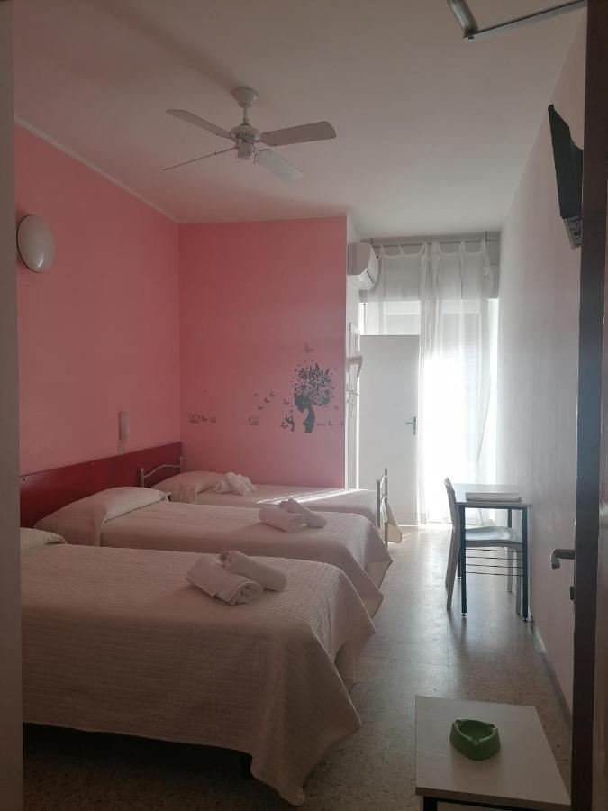 Hotel Nova Dhely Rimini Exterior foto