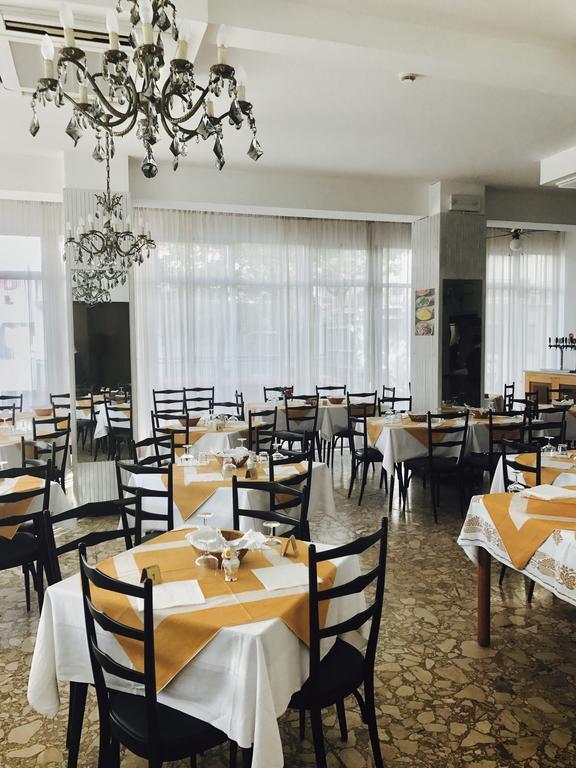 Hotel Nova Dhely Rimini Exterior foto